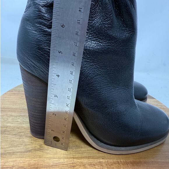 See by Chloe Boots Womens Leather Scalloped Accent Black Leather Size 8 US 39 EU - Picture 11 of 11